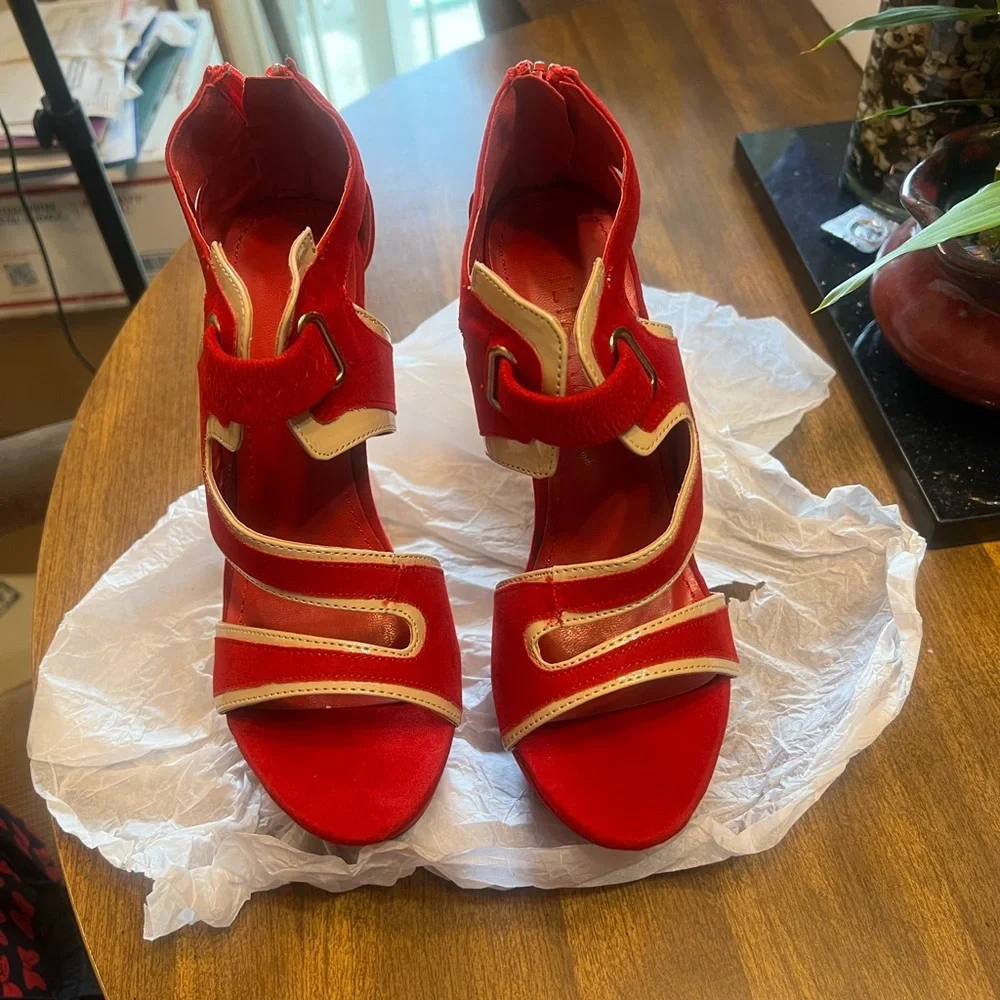 Red Liliana faux suede heels New Without Box - Picture 1 of 8